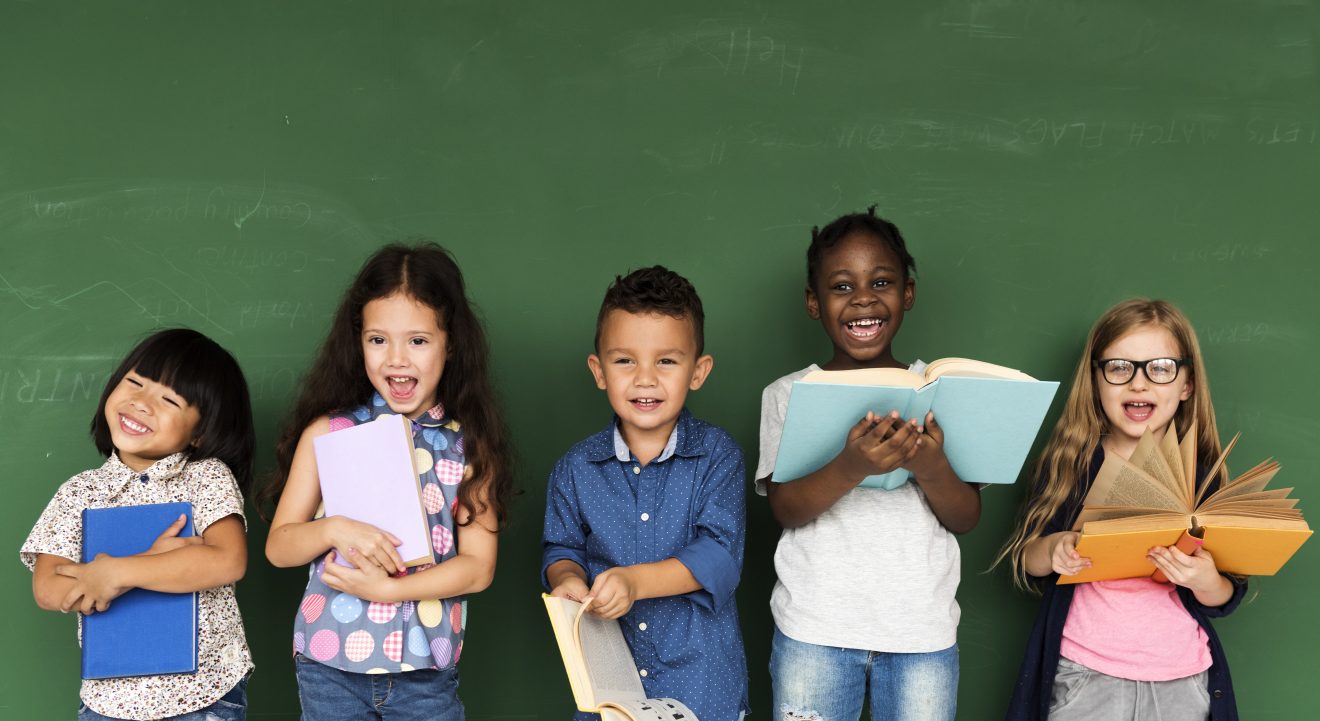 Group,Of,School,Kids,Reading,For,Education